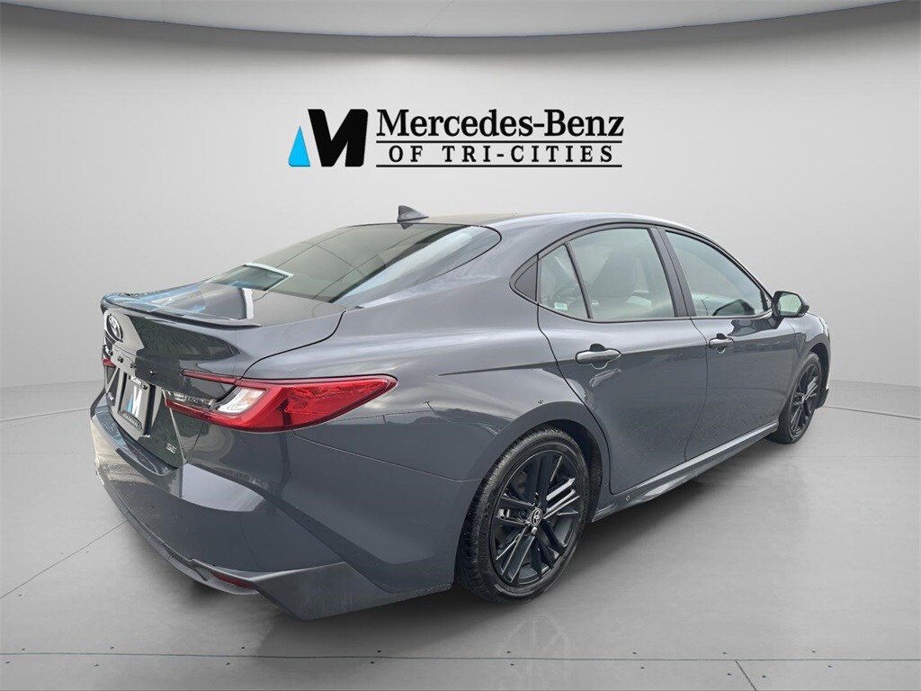 2025 Toyota Camry SE photo 3