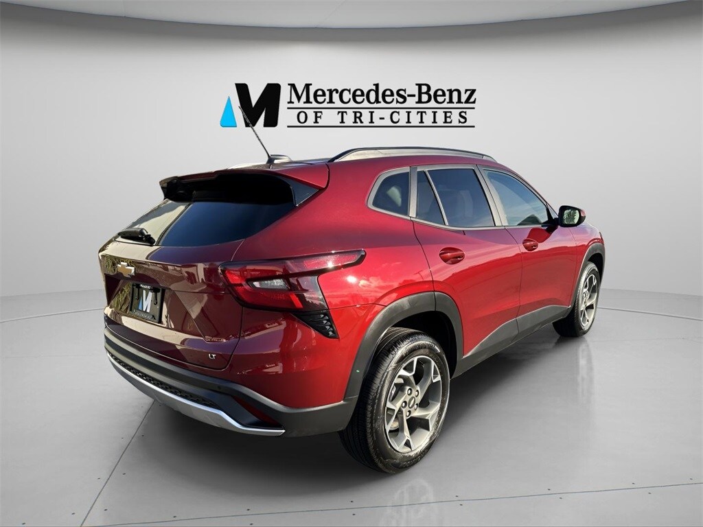 2025 Chevrolet Trax LT photo 3