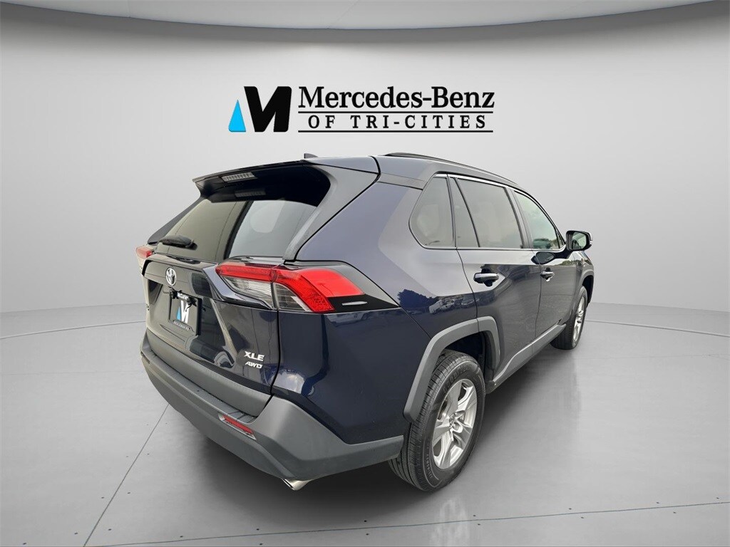 2022 Toyota RAV4 XLE photo 3