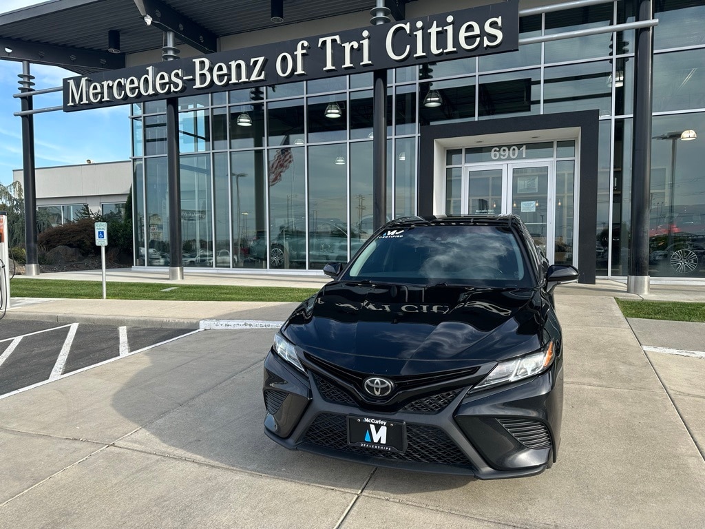 Used 2018 Toyota Camry SE with VIN 4T1B11HK3JU571683 for sale in Kennewick, WA