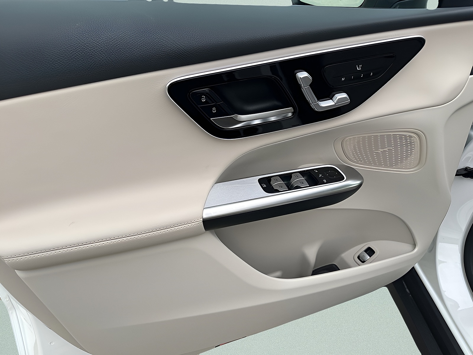 2026 Mercedes-Benz GLC Base - Photo 8