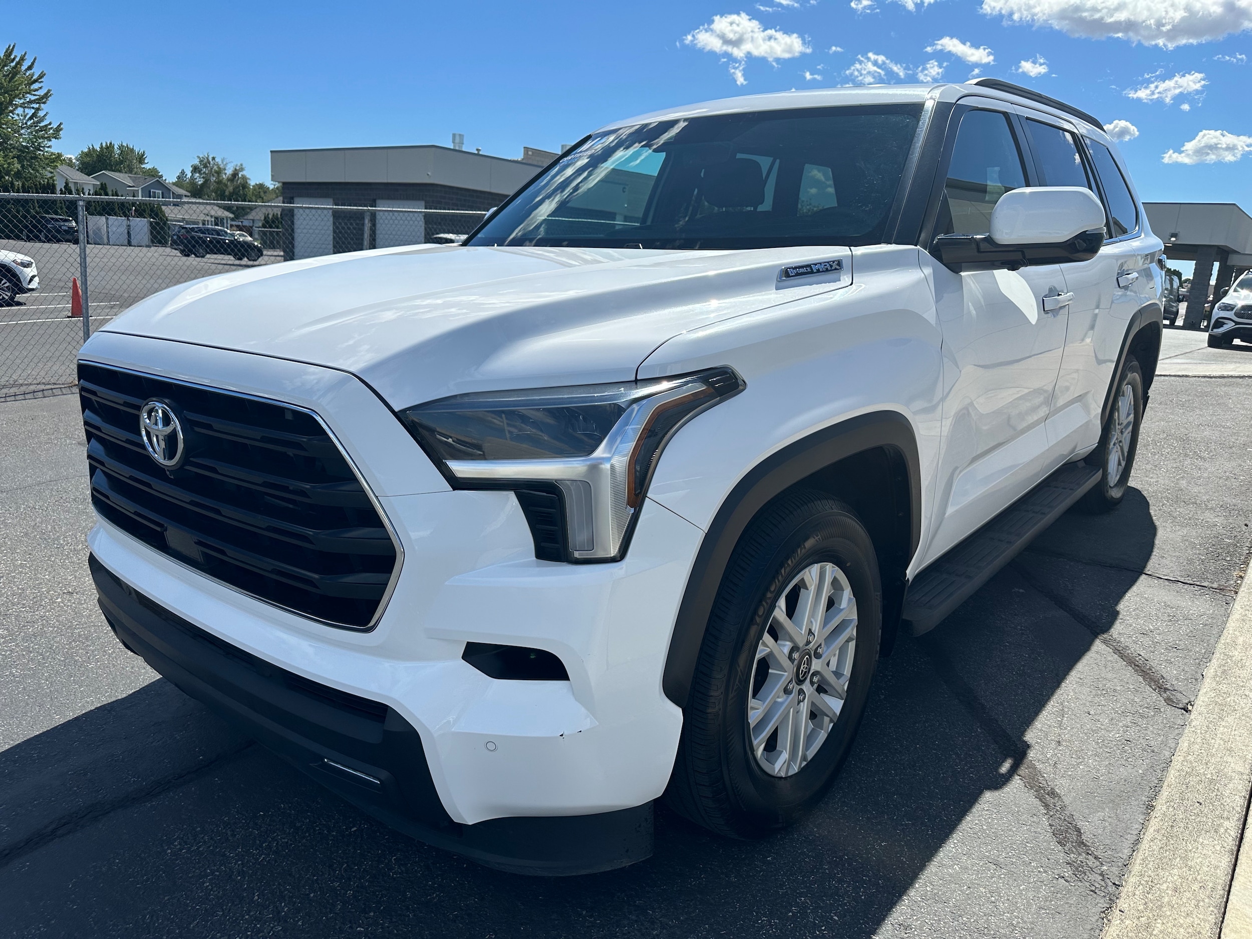2025 Toyota Sequoia SR5 4WD i-FORCE MAX Hybrid's photo