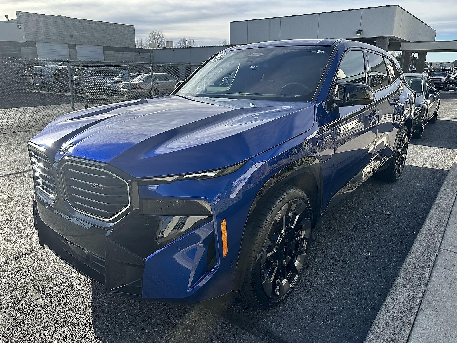 2023 BMW XM Base's photo