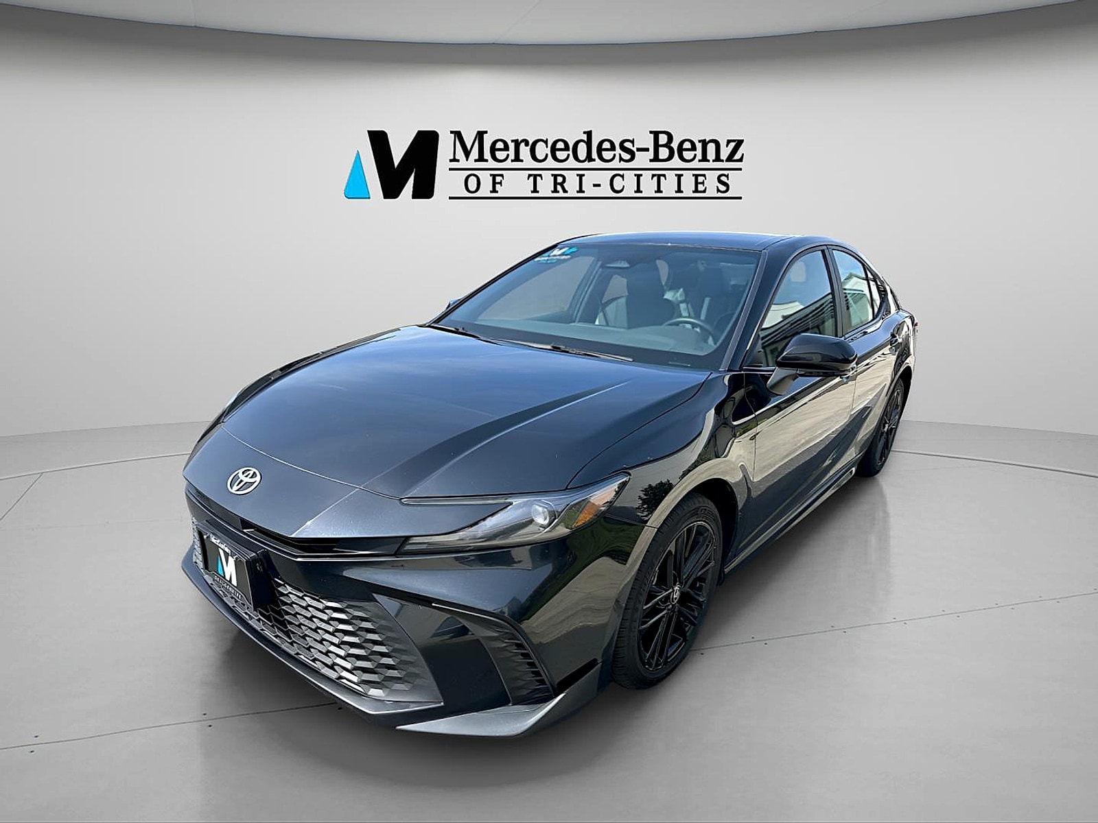 2025 Toyota Camry SE AWD Hybrid's photo
