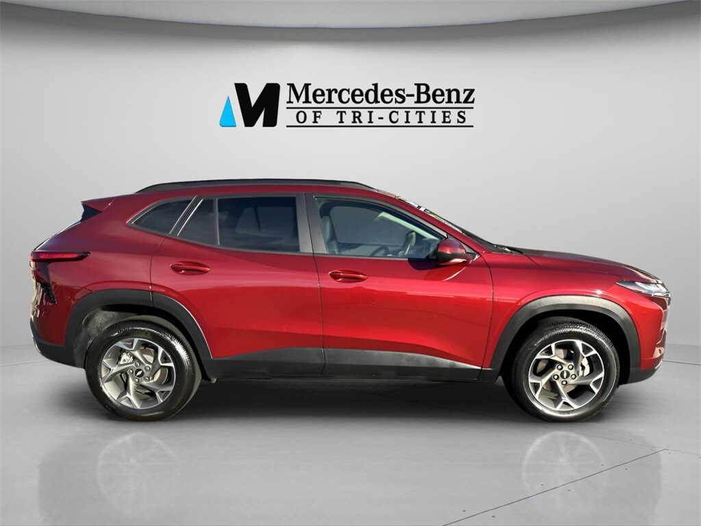 2025 Chevrolet Trax LT photo 4