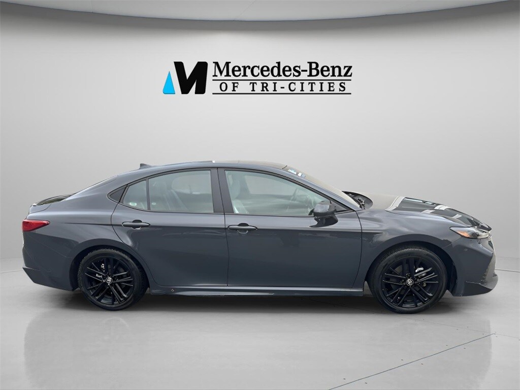 2025 Toyota Camry SE photo 4