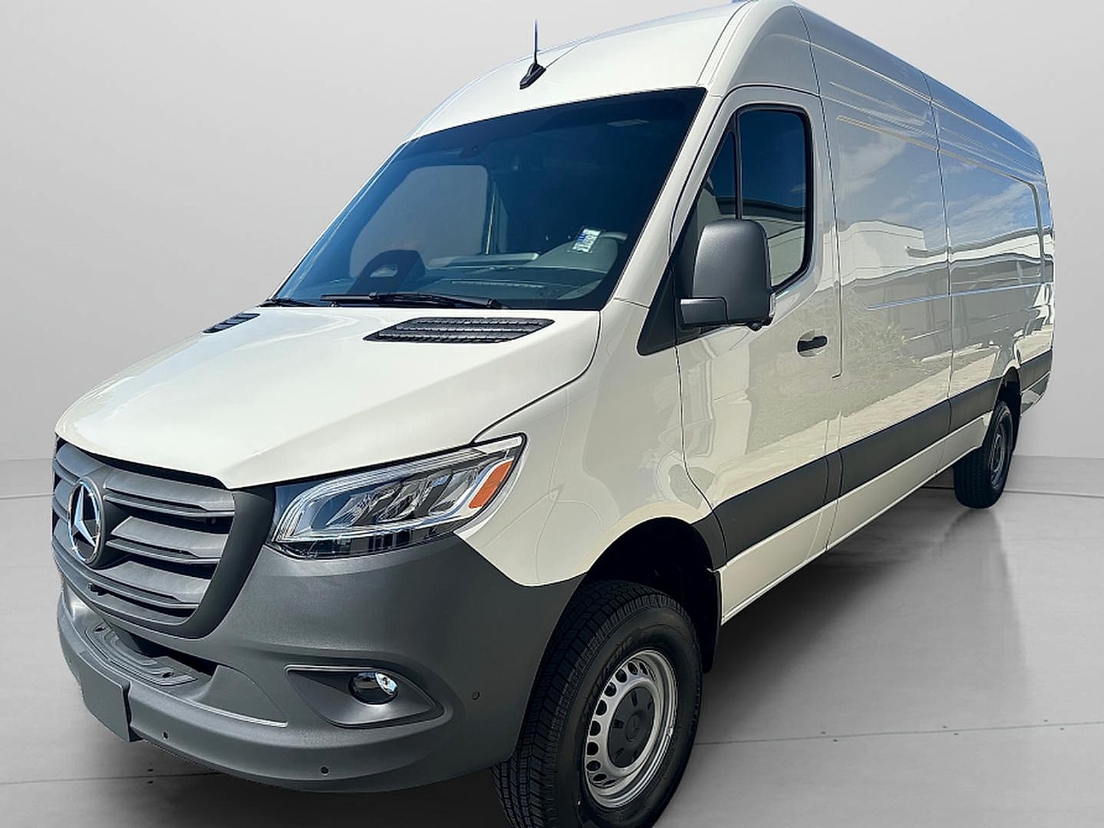 2026 Mercedes-Benz Sprinter 2500 170 Ext WB HO High Roof AWD's photo