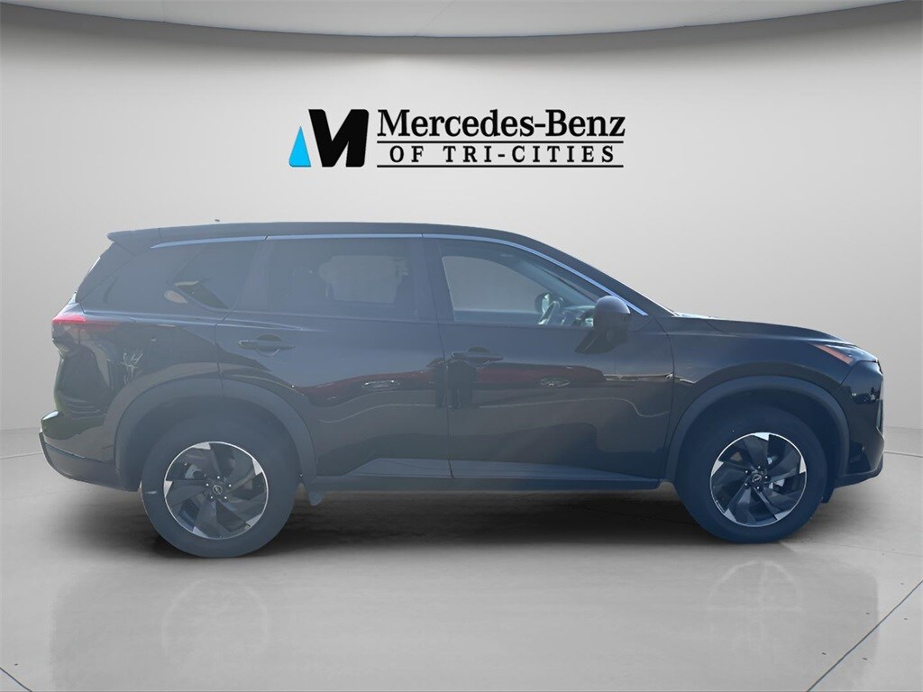 2024 Nissan Rogue SV photo 2