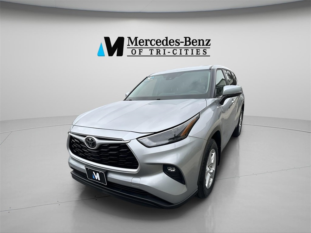 2024 Toyota Highlander LE's photo