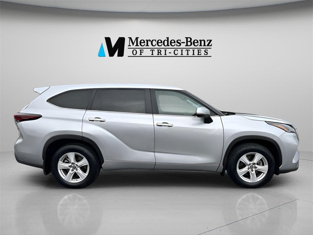 Used 2024 Toyota Highlander LE SUV