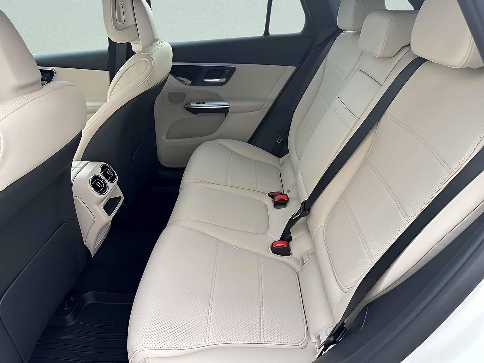 2026 Mercedes-Benz GLC Base - Photo 10