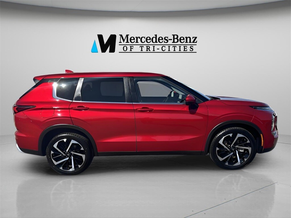 2024 Mitsubishi Outlander SE photo 2