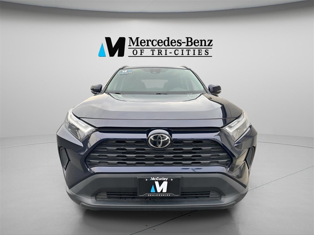 2022 Toyota RAV4 XLE photo 2