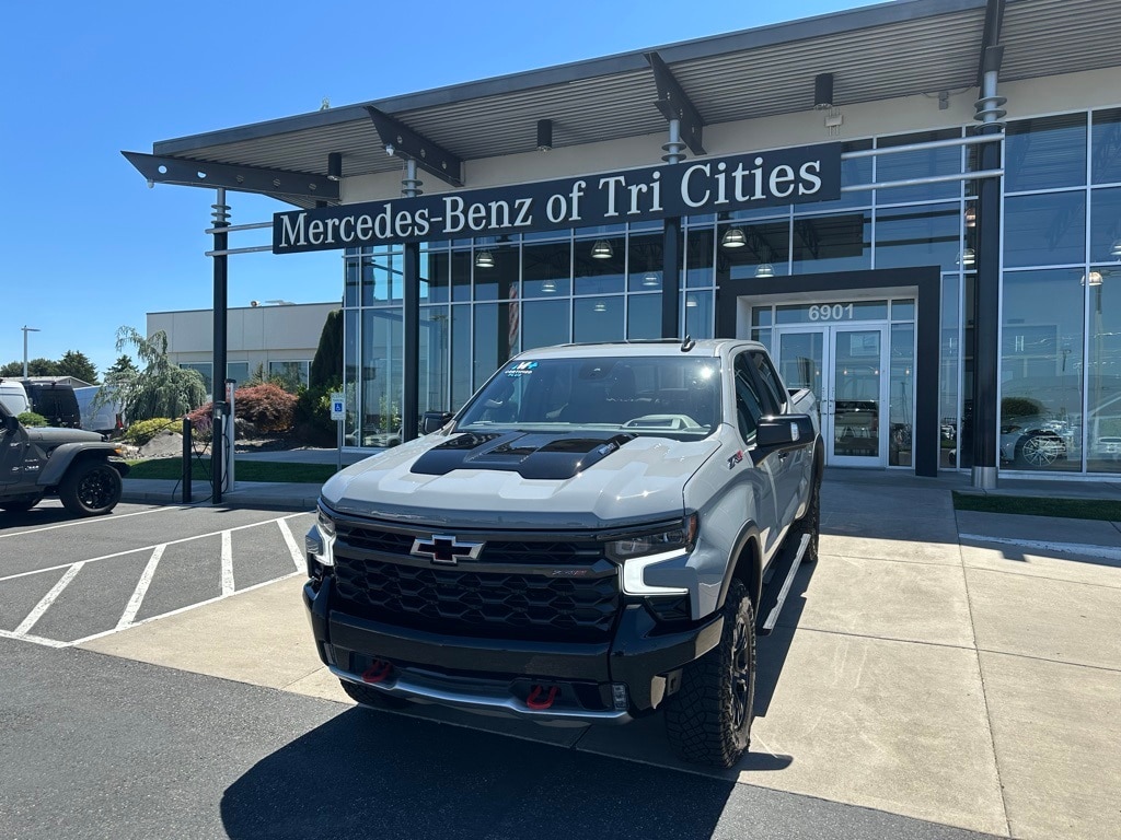 Used 2024 Chevrolet Silverado 1500 ZR2 with VIN 3GCUDHE88RG228999 for sale in Kennewick, WA
