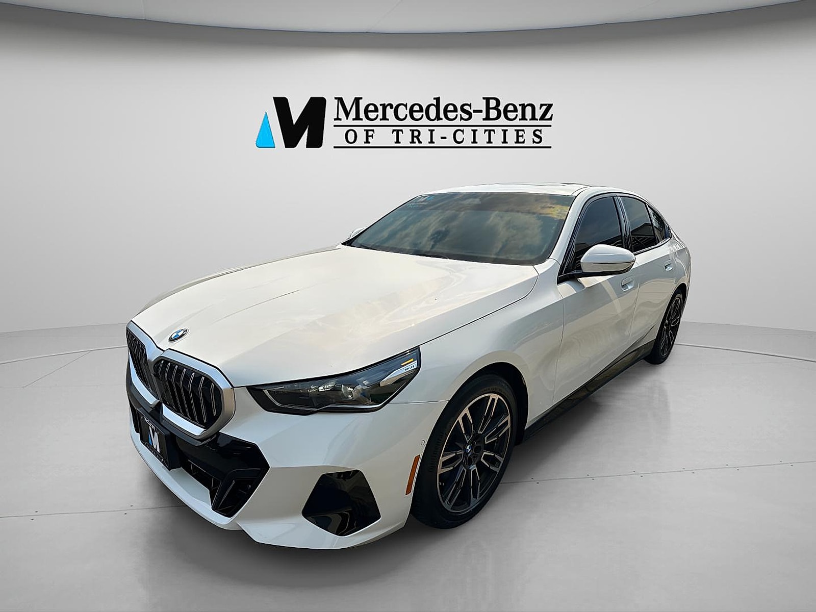 2025 BMW 5 Series 530i xDrive Sedan's photo