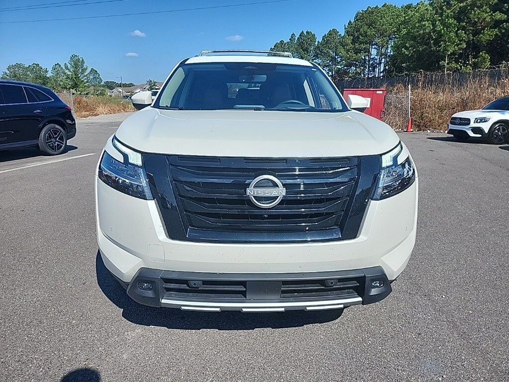 2024 Nissan Pathfinder Platinum photo 2