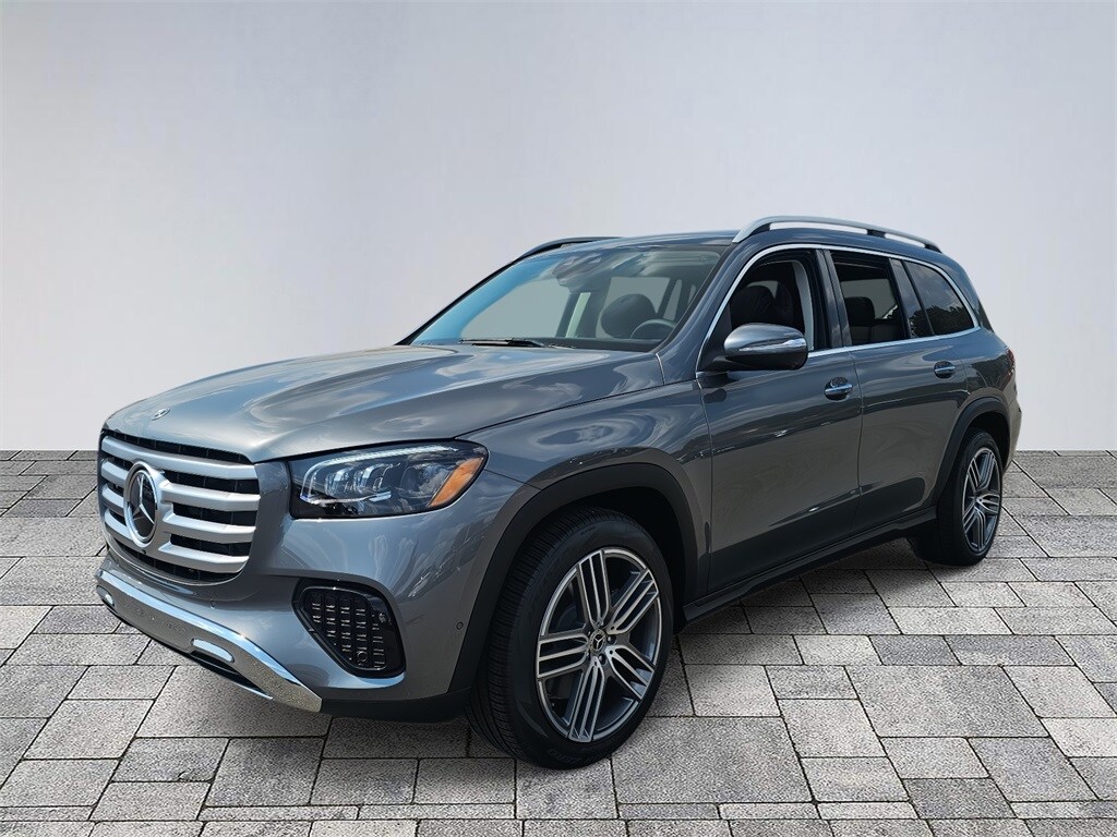 2026 Mercedes Benz GLS 450 4MATIC photo 3