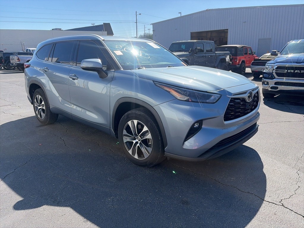 Used 2022 Toyota Highlander XLE SUV
