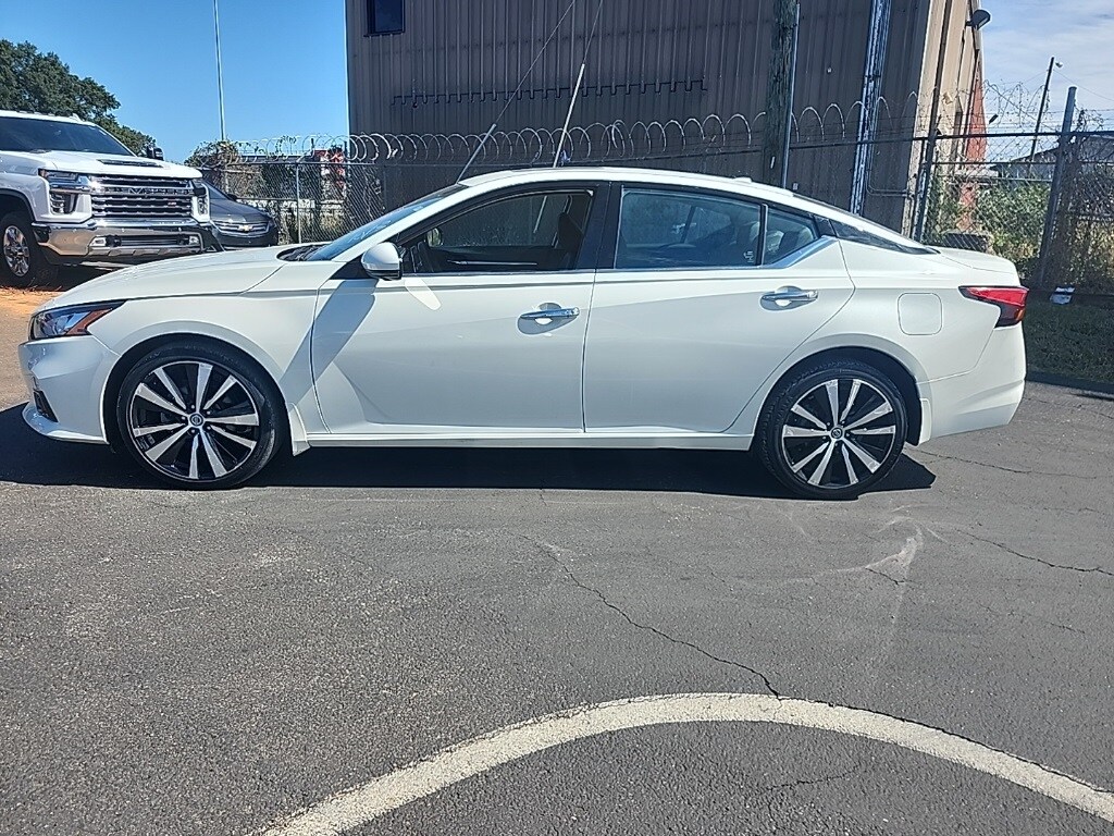 2021 Nissan Altima 2.5 Platinum photo 3