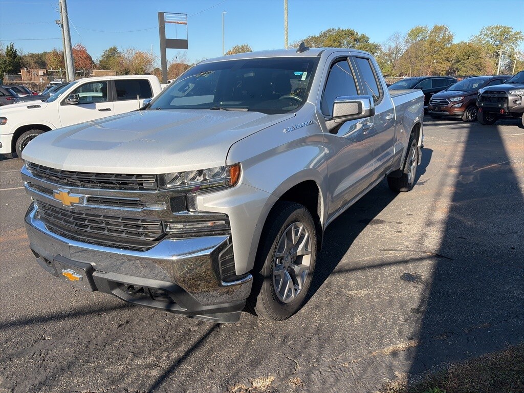 2020 Chevrolet Silverado 1500 LT photo 3