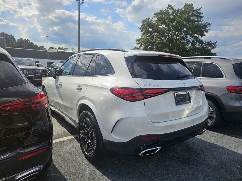 2025 Mercedes Benz GLC 300 4MATIC photo 4