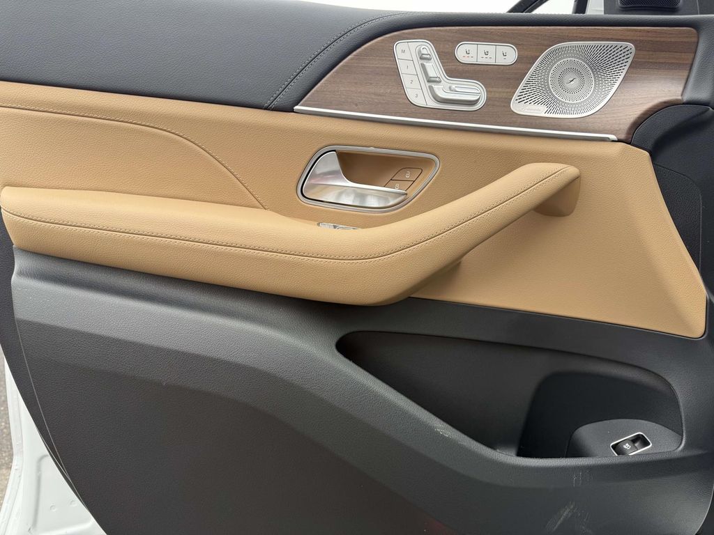 2026 Mercedes-Benz GLS Base - Photo 12