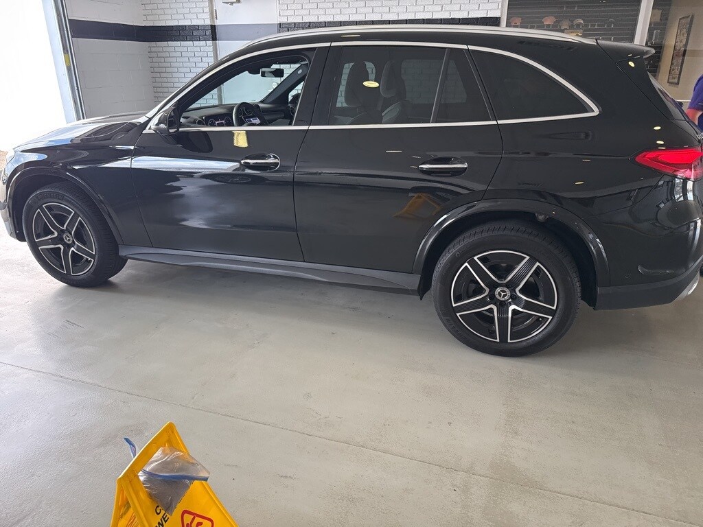 2024 Mercedes Benz GLC 300 4MATIC photo 2