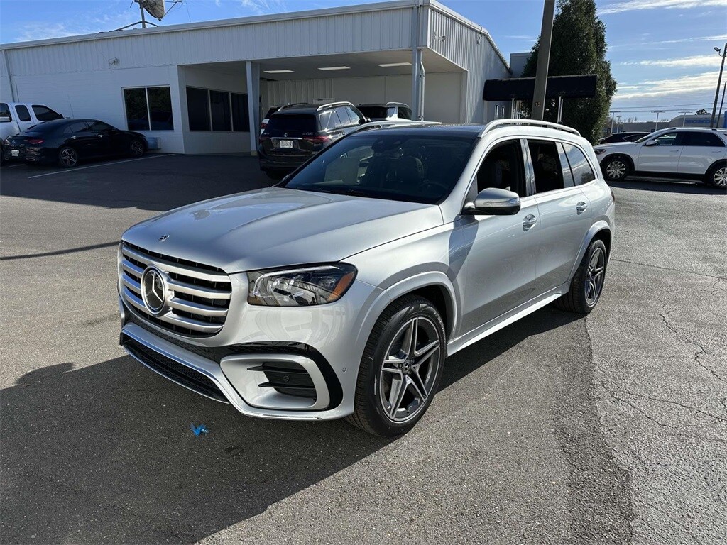 2025 Mercedes Benz GLS 450 4MATIC photo 3