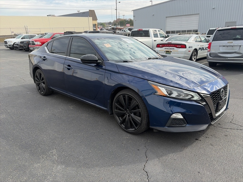 2021 Nissan Altima SR's photo