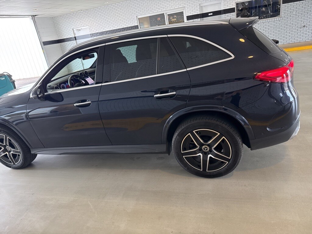 2024 Mercedes Benz GLC 300 4MATIC photo 4