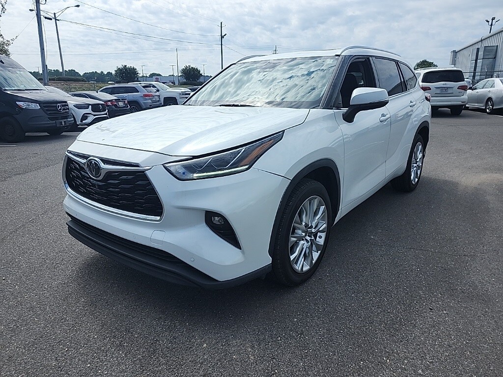 2022 Toyota Highlander Limited photo 3