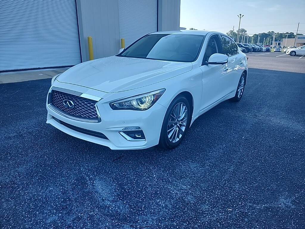 2023 Infiniti Q50 LUXE photo 3