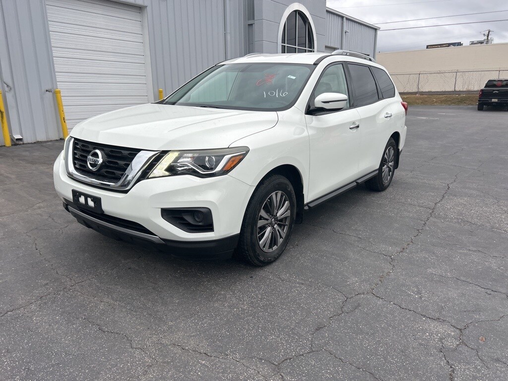 2018 Nissan Pathfinder S photo 2