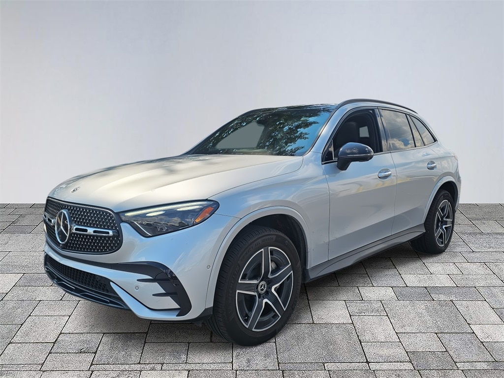 2024 Mercedes Benz GLC 300 photo 3
