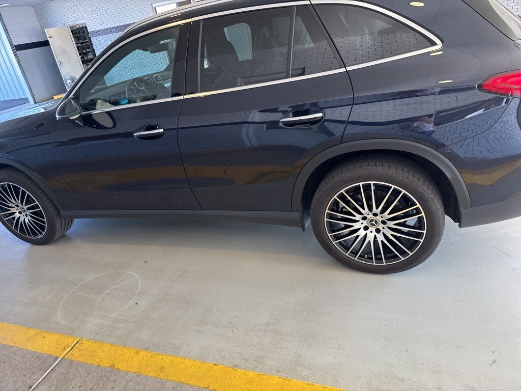 2024 Mercedes Benz GLC 300 4MATIC photo 4