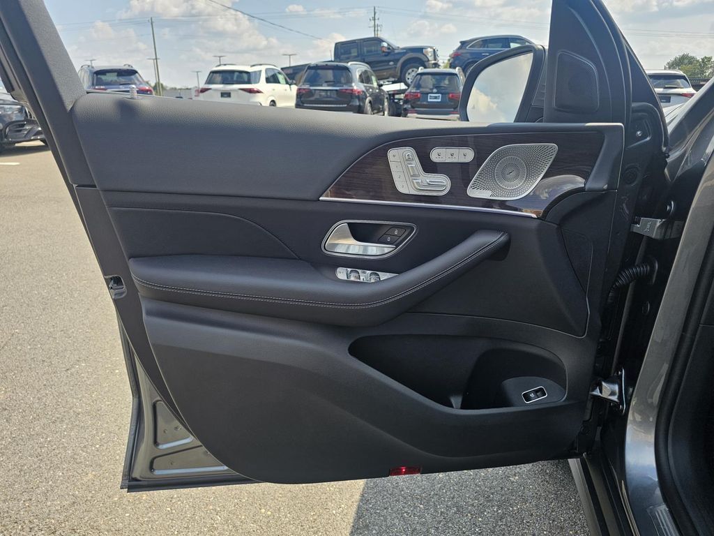 2026 Mercedes-Benz GLS Base - Photo 11