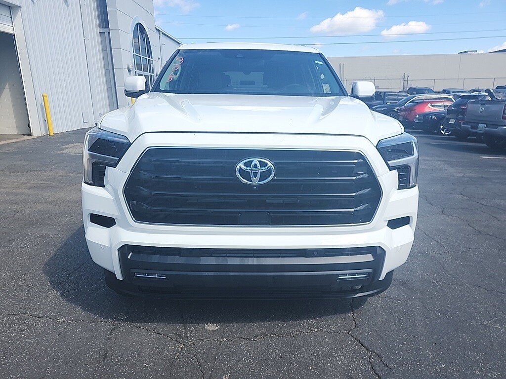 2024 Toyota Sequoia SR5 photo 2