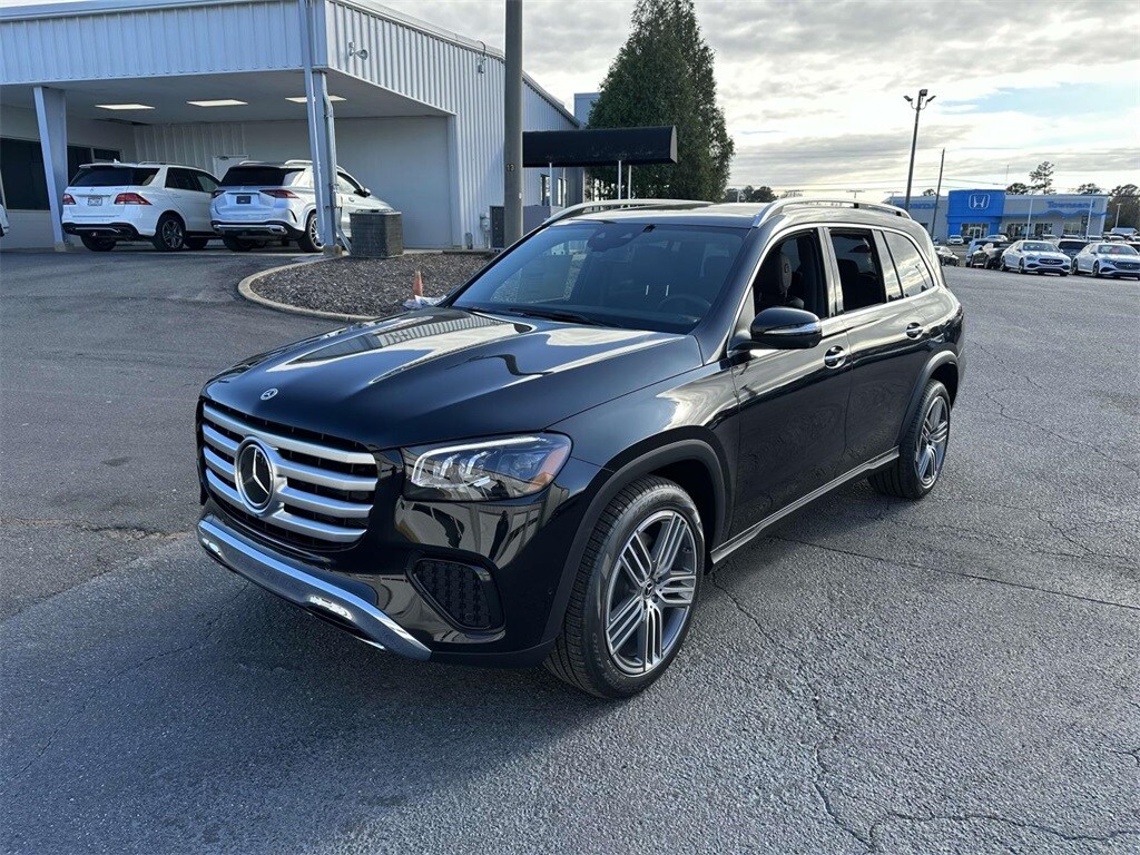 2025 Mercedes Benz GLS 450 4MATIC photo 3