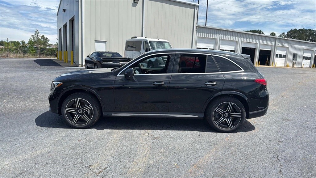 2025 Mercedes Benz GLC 350e 4MATIC photo 4