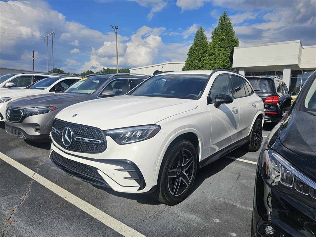 2025 Mercedes Benz GLC 300 4MATIC photo 3