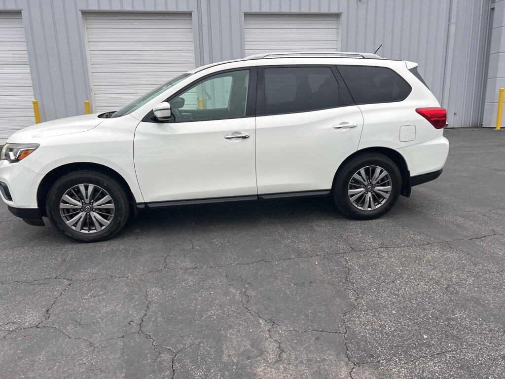 2018 Nissan Pathfinder S photo 3