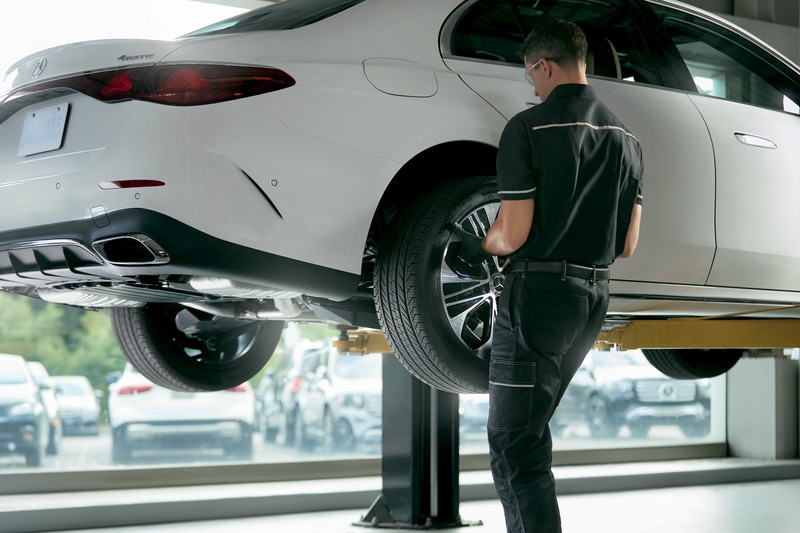 Mercedes-Benz wheel replacement for covered road hazard damage