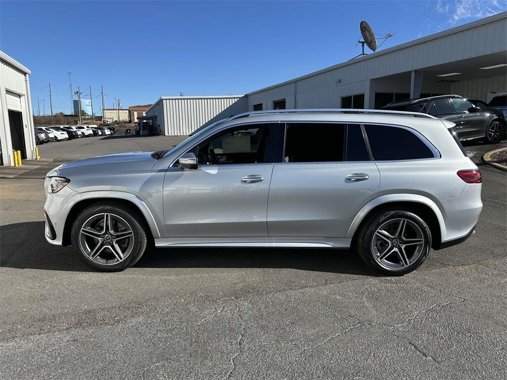 2025 Mercedes Benz GLS 450 4MATIC photo 4