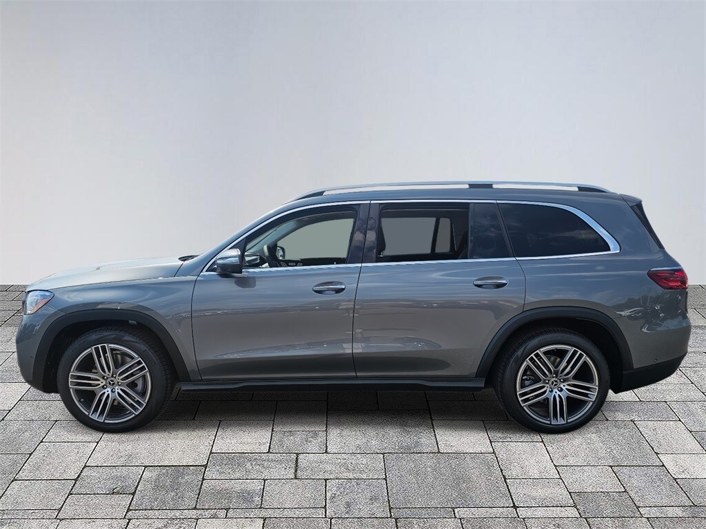 2026 Mercedes Benz GLS 450 4MATIC photo 4