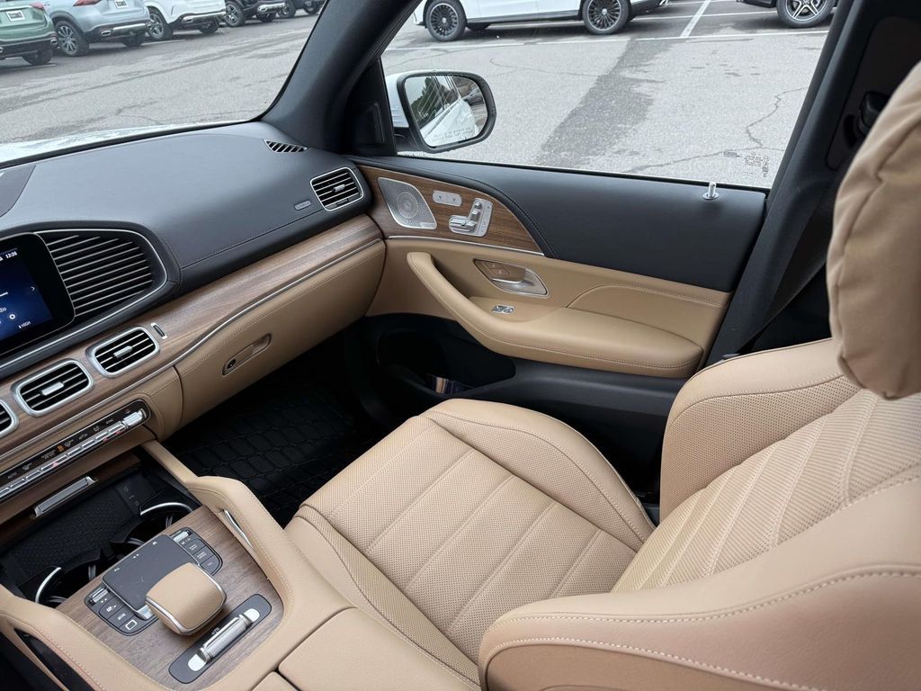 2026 Mercedes-Benz GLS Base - Photo 31