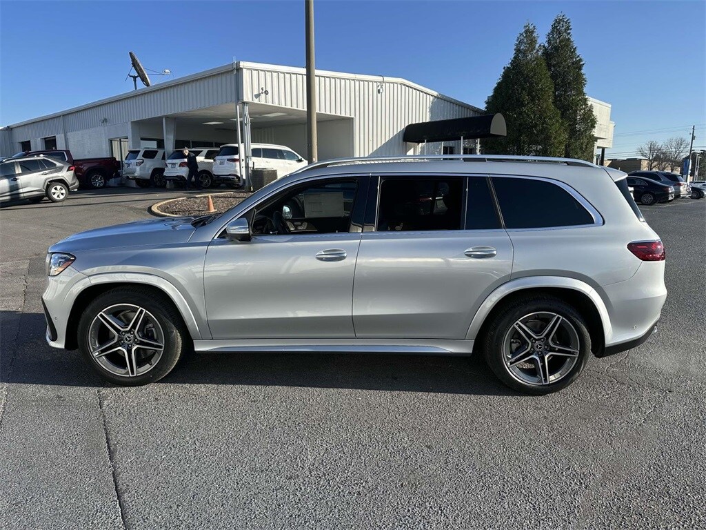 2025 Mercedes Benz GLS 450 4MATIC photo 4