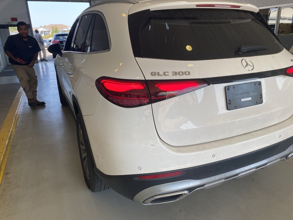 2024 Mercedes Benz GLC 300 4MATIC photo 4