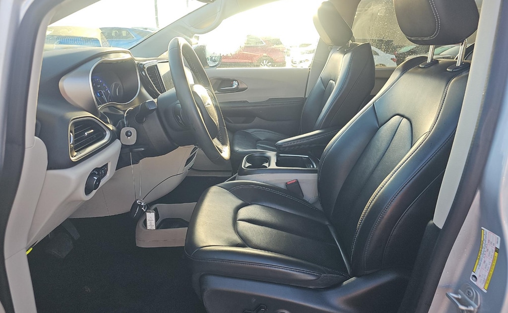 Used 2023 Chrysler Pacifica Touring L Van Passenger Van