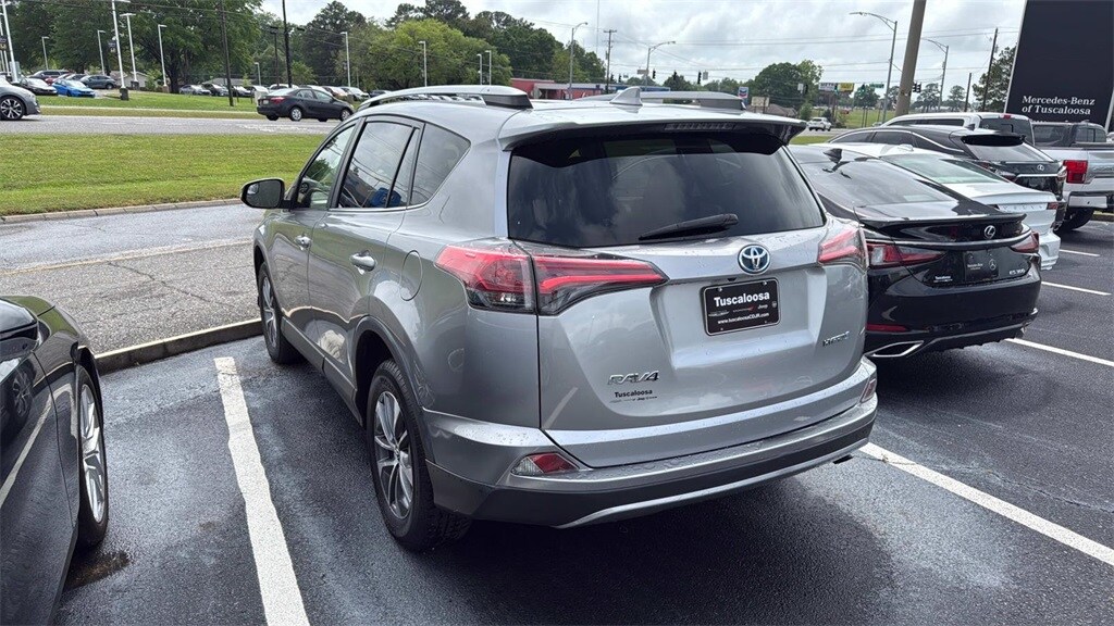 2018 Toyota RAV4 Hybrid LE photo 4