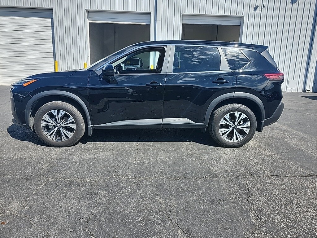 2023 Nissan Rogue SV photo 3